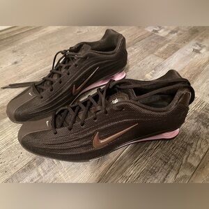 Nike Women’s Nike Shox Z
Size: W 11.5 / M 10  Brown/Pink